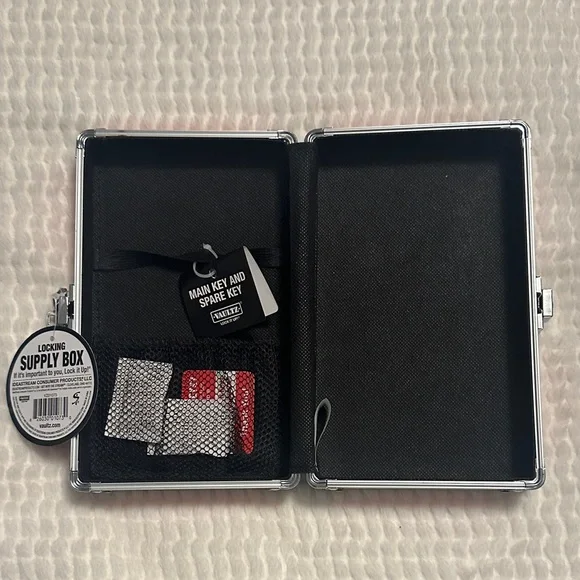 Red and Silver Locking Supply Vaultz Case - Picture 3 of 4